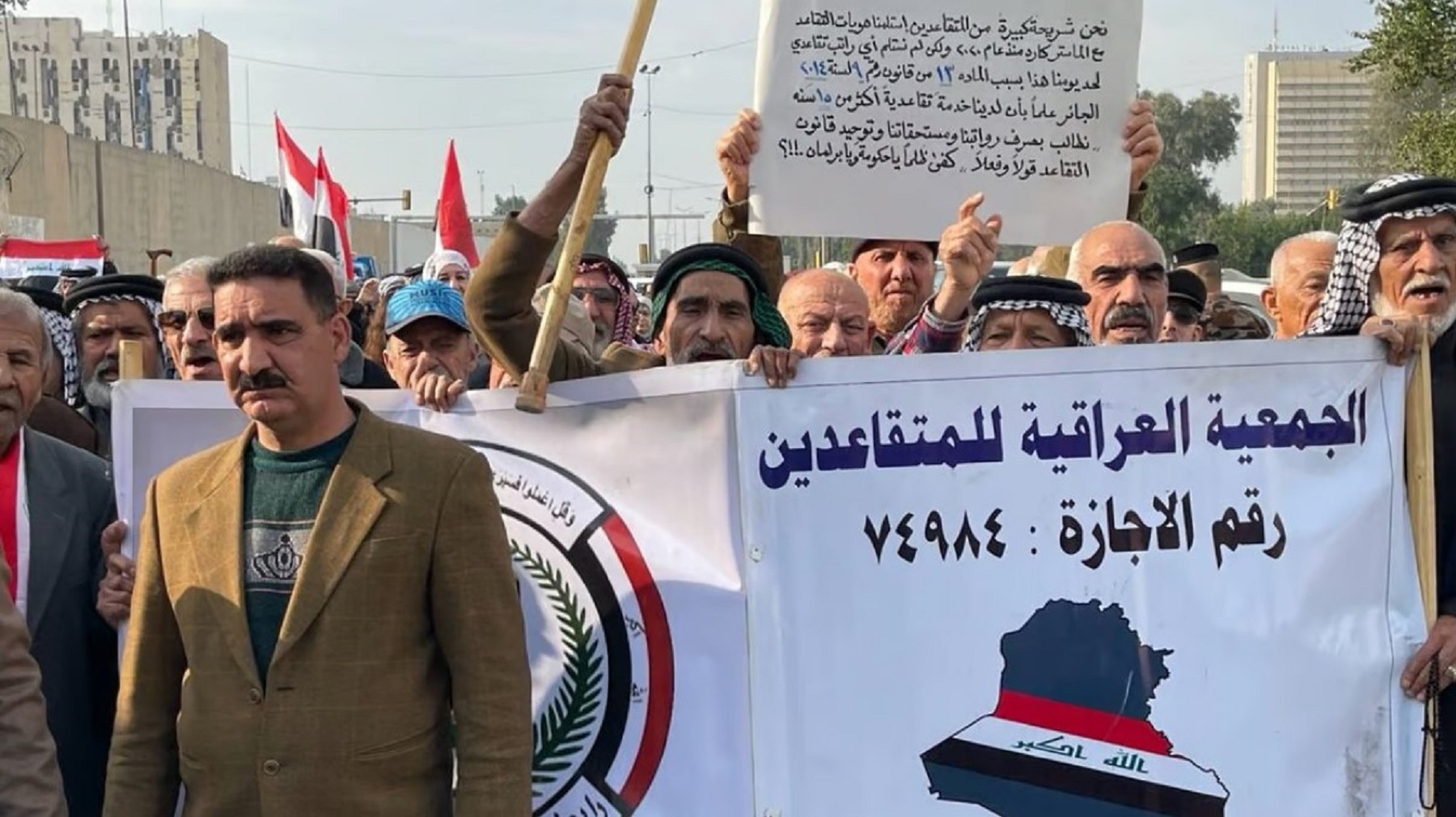 المتقاعدون يحتجون وسط بغداد