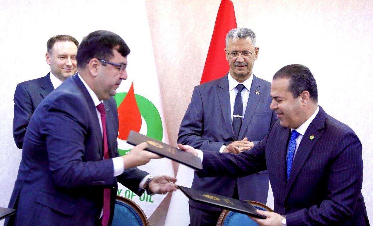 التوقيع على مذكرة تفاهم بين وزارة النفط و شركتي سيمنز إنرجي وشلمبرجير .المصدر:صفحة وزارة النفط