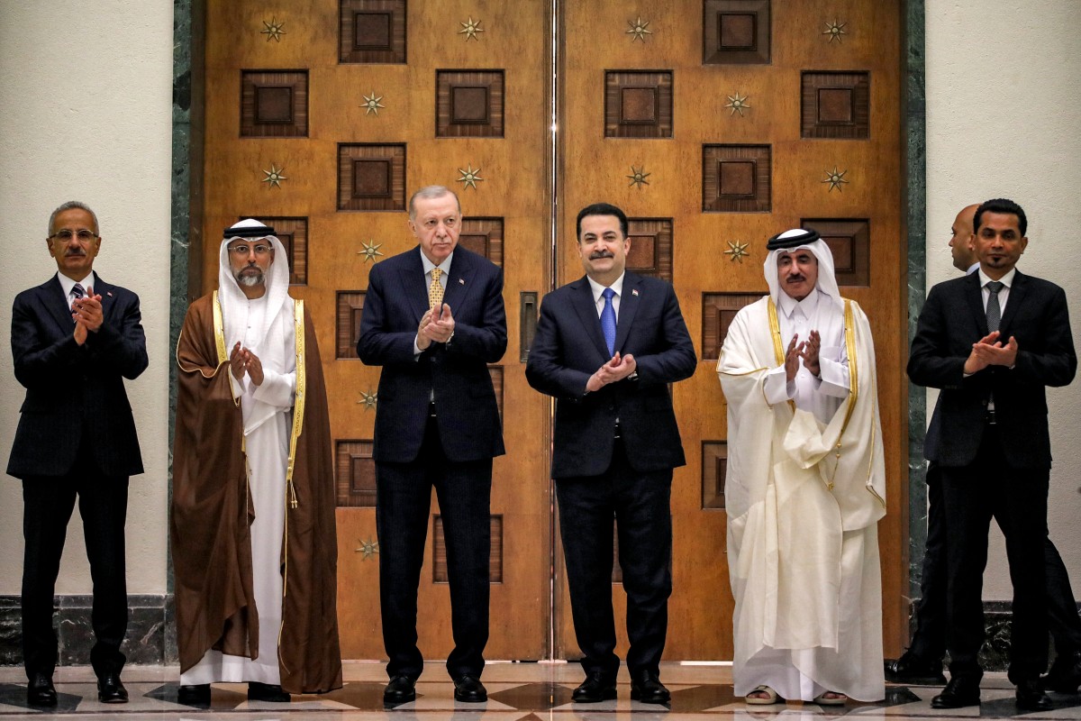 توقيع مذكرة تفاهم رباعية بين العراق وتركيا وقطر والامارات في بغداد.المصدر:AFP