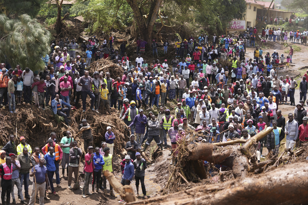 مياه الفيضانات تجرف المنازل في كينيا.المصدر:AP