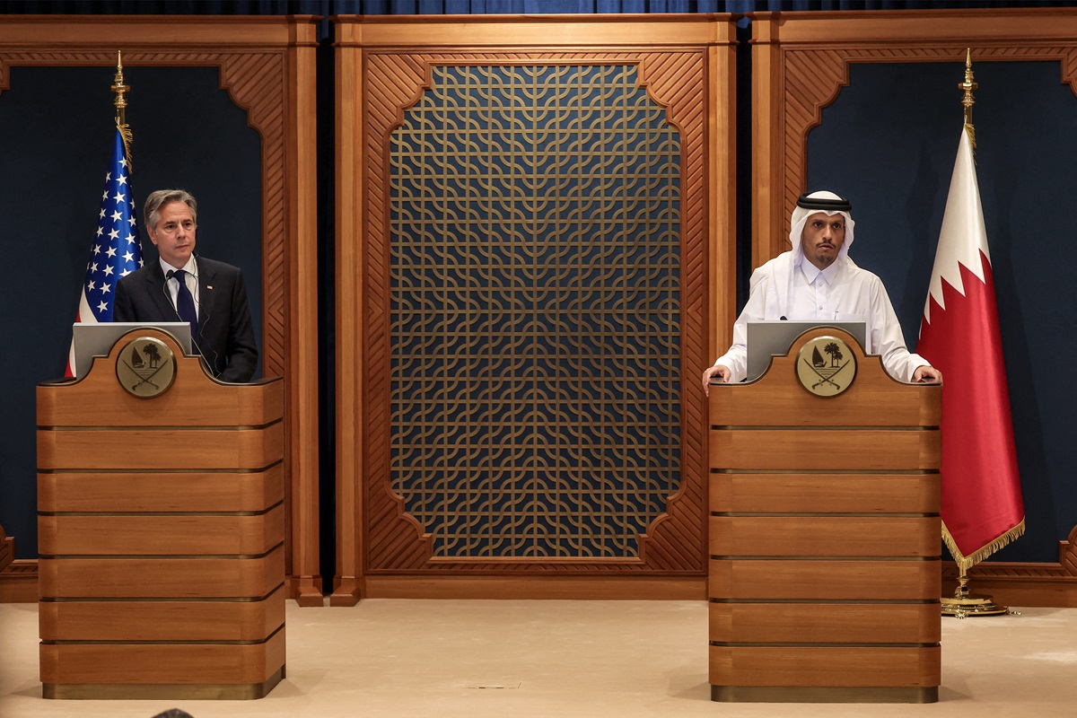 وزير الخارجية القطري محمد بن عبد الرحمن ووزير الخارجية الأمريكي أنتوني بلينكن يعقدان مؤتمرا صحفيا مشتركا في الدوحة في 12 حزيران/ يونيو 2024. المصدر: AFP