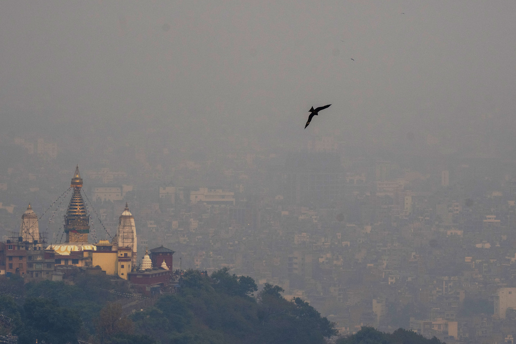 مدينة كاتماندو مغطاة بالهواء الملوث من حرائق الغابات في نيبال.المصدر:AP