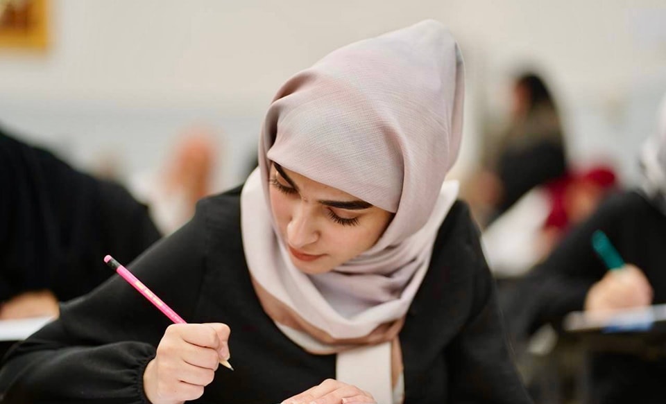احدى الطالبات في احدى مدارس النجف.المصدر:وزارة التربية العراقية