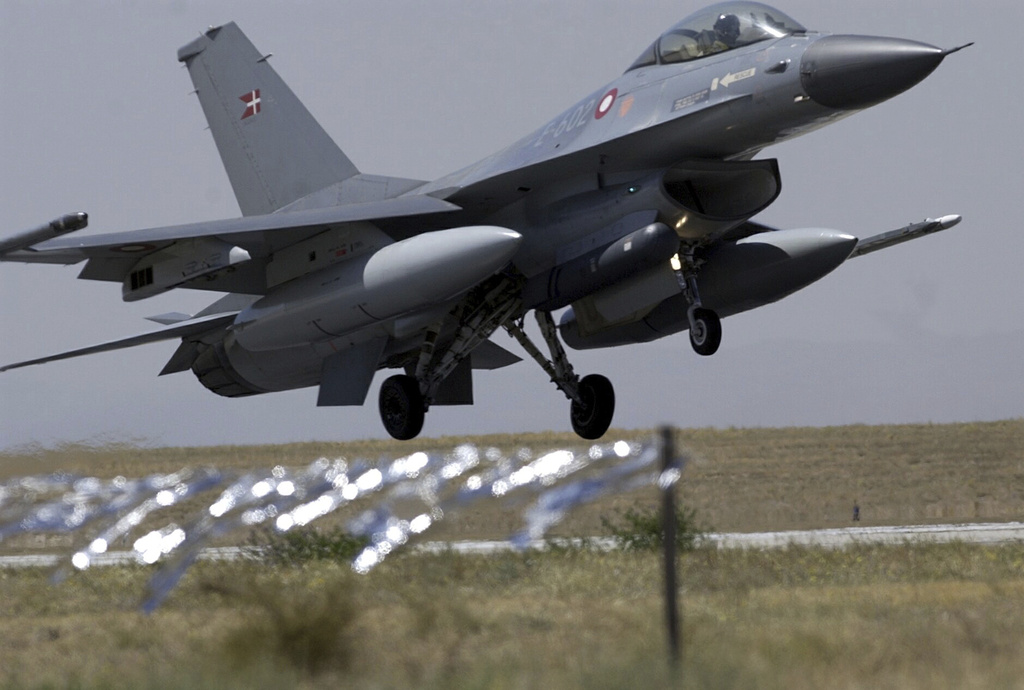 مقاتلة من طراز F-16 .المصدر:AP