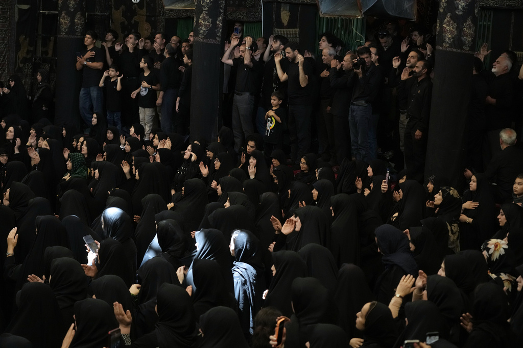 طقوس عاشوراء في ايران.المصدر:AP