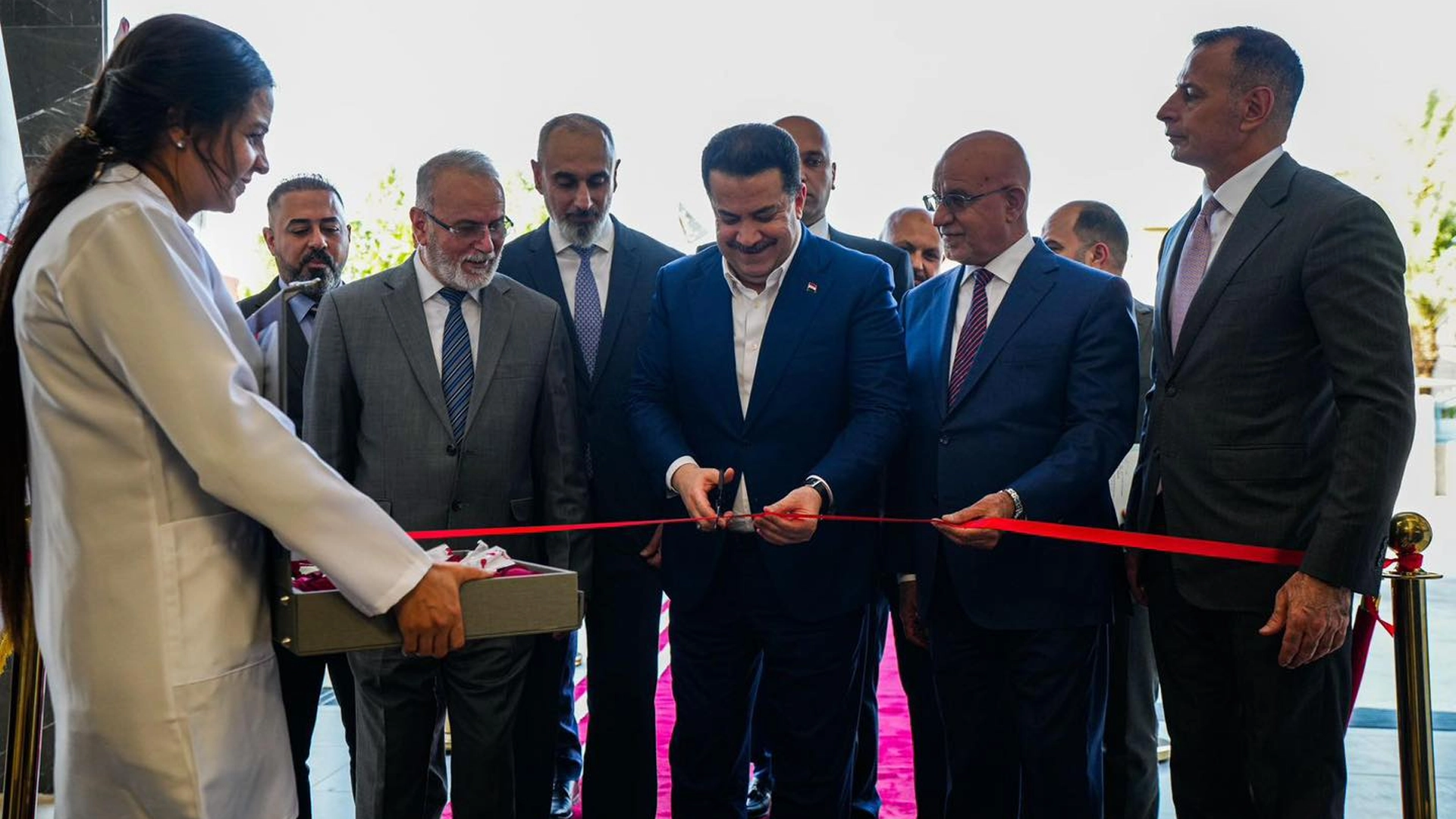 رئيس الوزراء ووزير الصحة يفتتحان المستشفى 