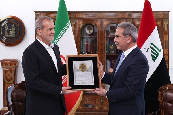 الرئيس الايراني يلتقي رئيس مجلس القضاء الاعلى العراقي فائق زيدان المصدر: وكالة مهر للانباء 