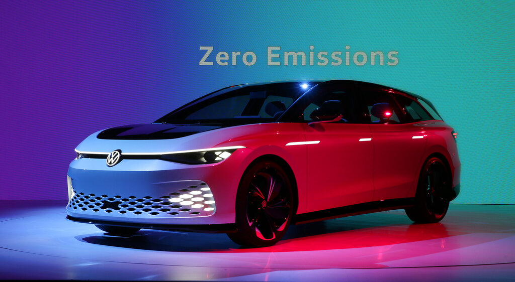 فولكس فاجن  VW I.D. عربة مفهوم كهربائية ذاتية القيادة Space Vizzion مع "انبعاثات صفرية" 
المصدر(AP )