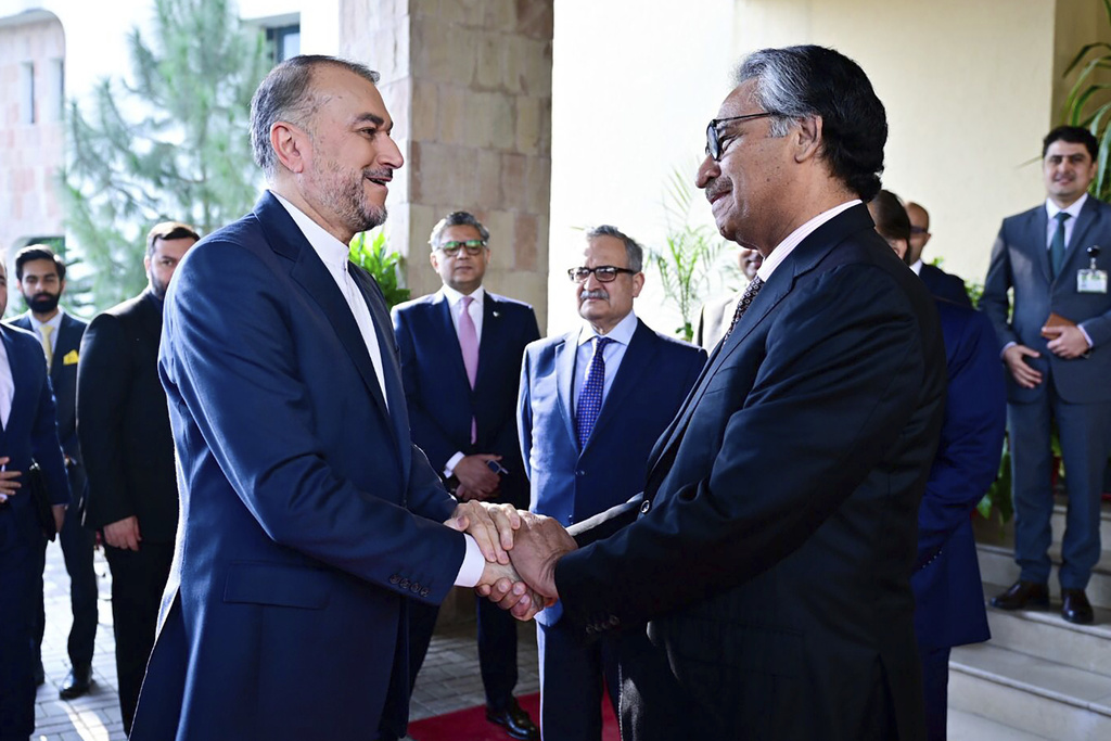 Iran Still Open to US Talks Under Pakistan-Brokered Deal, Envoy Says in Islamabad