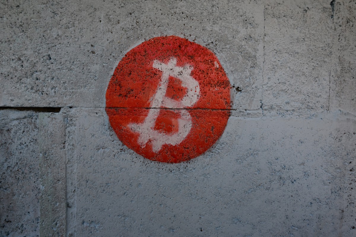 A bitcoin logo is seen on the wall of the room US bitcoiner Corbin Keegan built in the courtyard of a fishermen's house in Playa Blanca, in the municipality of Conchagua, El Salvador, on January 11, 2024. Photo: AFP
