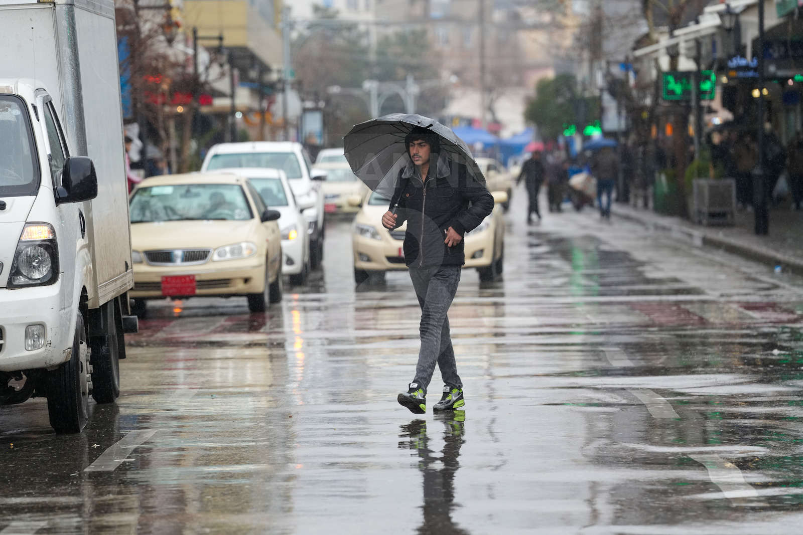 Residents carry on with errands and work in the Kurdistan Region despite rainy weather in February 2024. (Hama Sur/Channel8) 