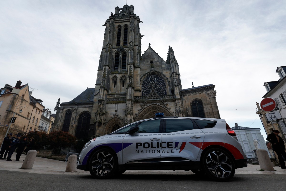 A French Police vehicle is stationned before the Saint-Maclou Cathedral ahead of the arrival of French Minister of the Interior and Overseas in Pontoise, north of Paris, on March 31, 2024, as part of a visit on the theme of the security of Christian places of worship during the Easter celebrations. (Photo by Geoffroy VAN DER HASSELT / AFP)