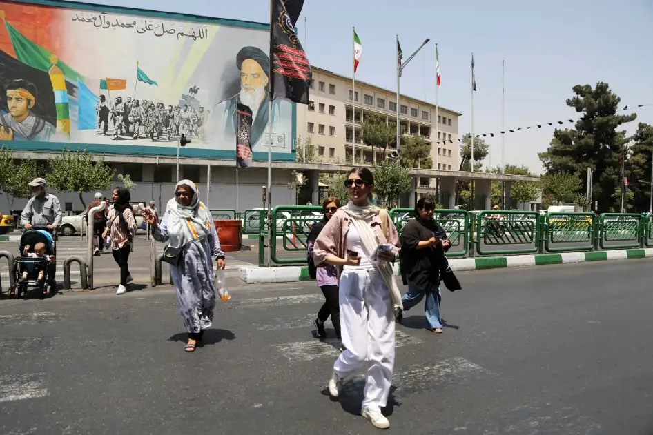Women walk on the streets of Tehran as Iran’s “morality police” resume hijab patrols, July 18, 2023. © 2023 Fatemeh Bahrami/Anadolu Agency via Getty Images
