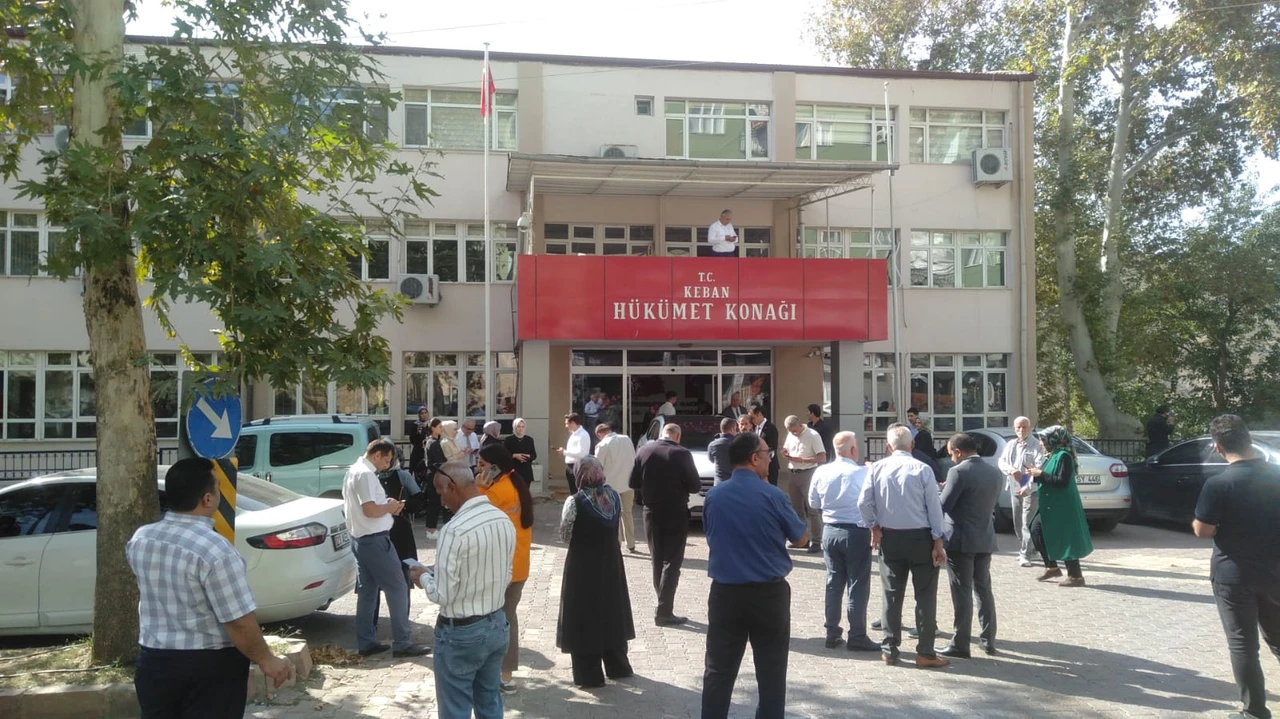 Citizens who felt the earthquake in the Keban district of Elazig also came out of their places. (AA Photo)
