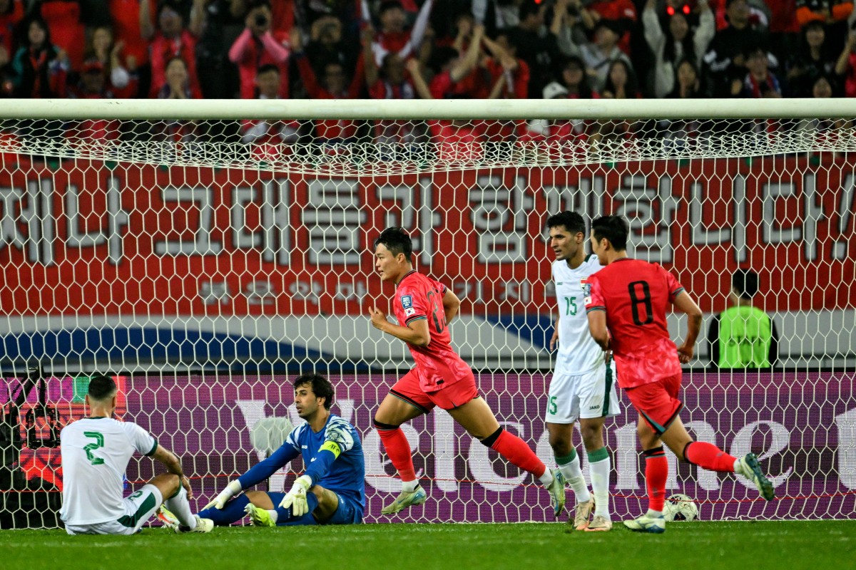 South Korea's Oh Hyeon-gyu (C) celebrates after scoring a goal against Iraq during the 2026 FIFA World Cup Asian qualification football match between South Korea and Iraq in Yongin on October 15, 2024. (Photo by Jung Yeon-je / AFP)