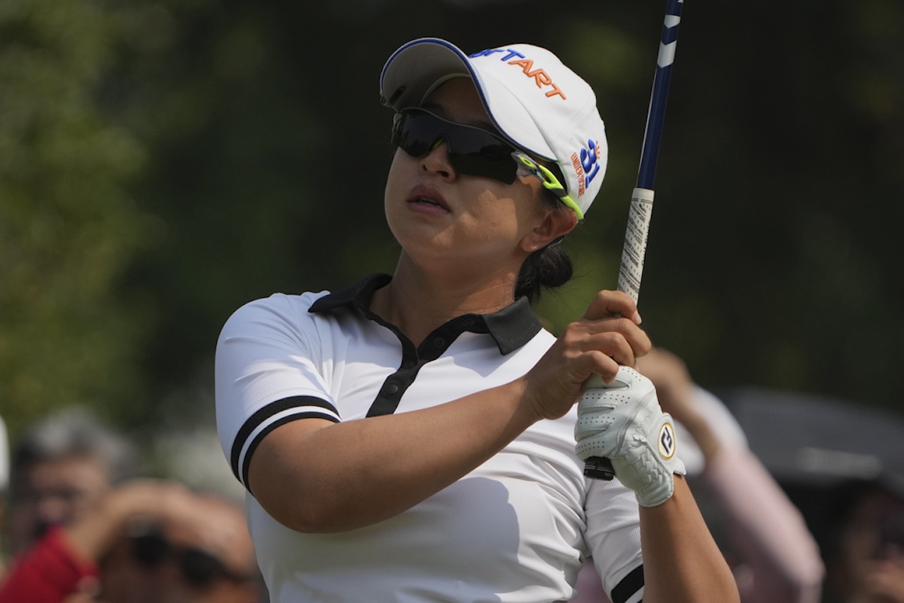 Kim Sei Young, of South Korea, watches her tee shot on the first hole during the second round of the LPGA Shanghai at Shanghai Qizhong Garden Golf Club in Shanghai, China, Friday, Oct. 11, 2024. (AP Photo/Achmad Ibrahim)