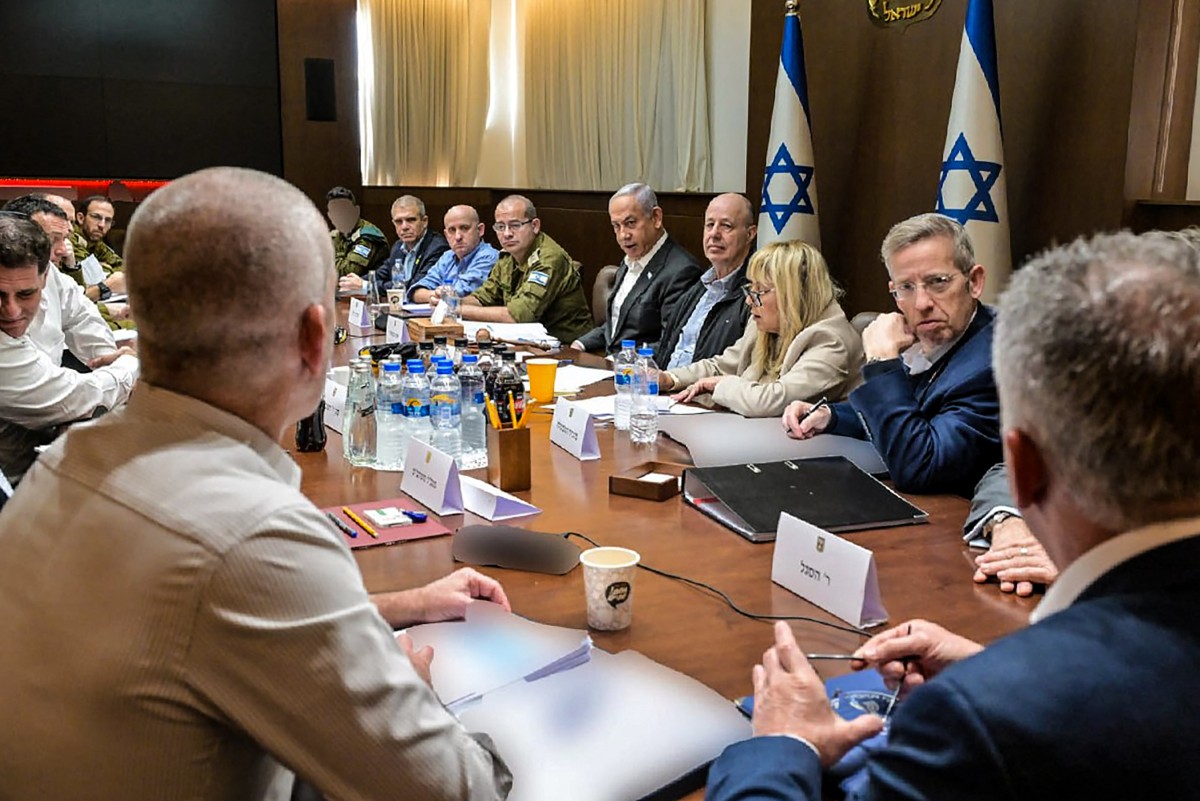 This handout picture released by the Israeli Government Press Office (GPO) shows Prime Minister Benjamin Netanyahu (5-R), heading a security cabinet meeting to vote on a Gaza ceasefire and hostage release deal that should take effect ton January 19, in Jerusalem on January 17, 2025. Photo: GPO / AFP