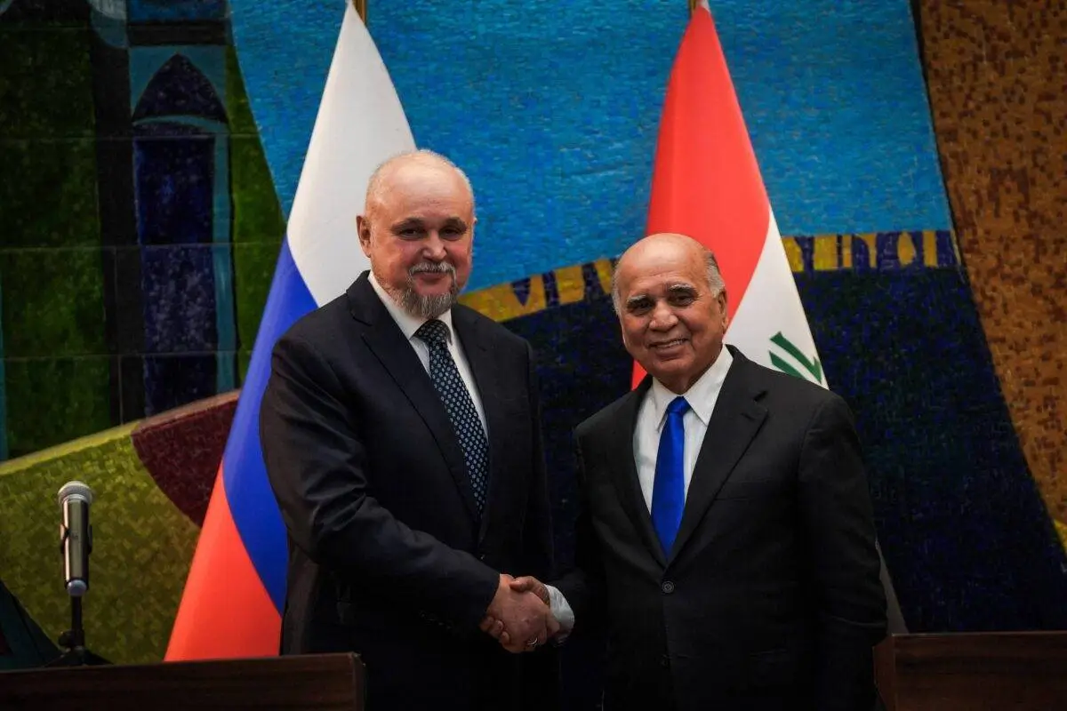 Russian Energy Minister Sergey Tsivlev (L) and the Iraqi Foreign Minister Fuad Hussein (R) sign an agreement after a joint press conference in Baghdad, Iraq on February 26, 2025 [Murtadha AL-Sudani/Anadolu Agency]

