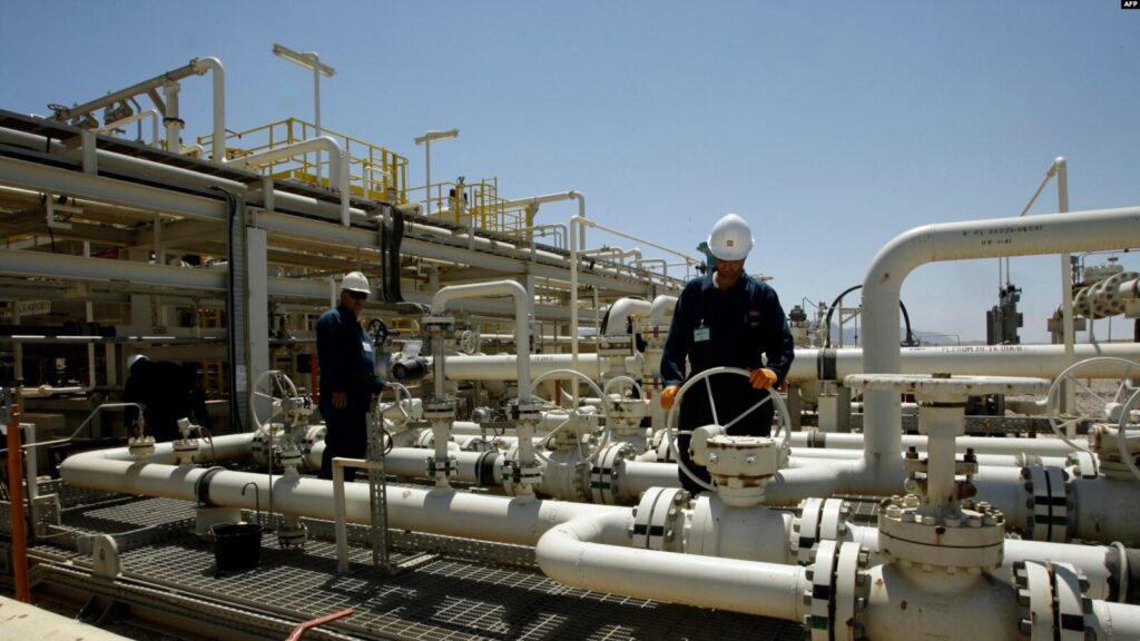 A worker is seen at the Tawke oil refinery near Zacho in the Kurdistan Region of Iraq. Photo: AFP / Sabah Arar