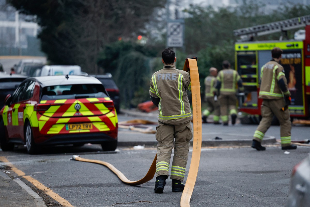 A firefighter battles a blaze at a substation powering Heathrow Airport in Hayes, west London, on March 21, 2025, causing a 24-hour shutdown. Photo: AFP / Benjamin Cremel