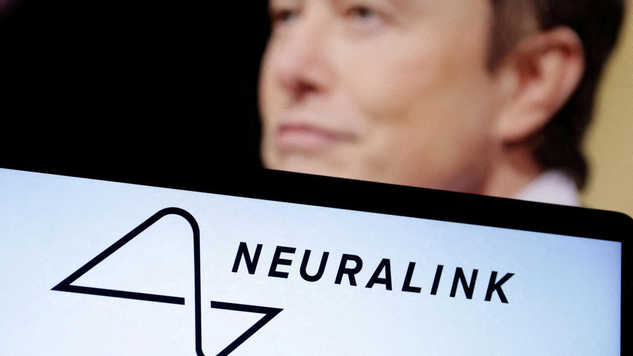 Neuralink logo and Elon Musk photo are seen in this illustration taken on December 19, 2022. © Dado Ruvic

