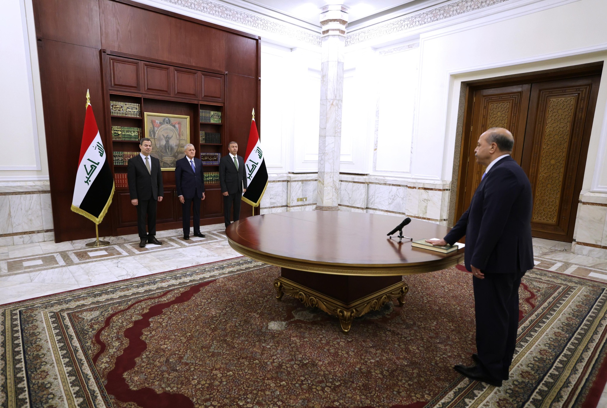 Munther Ibrahim Hussein was sworn in as President of the Federal Supreme Court at Baghdad Palace before Iraqi President Abdul Latif Rashid on July 3, 2025. Photo: Iraqi Presidency