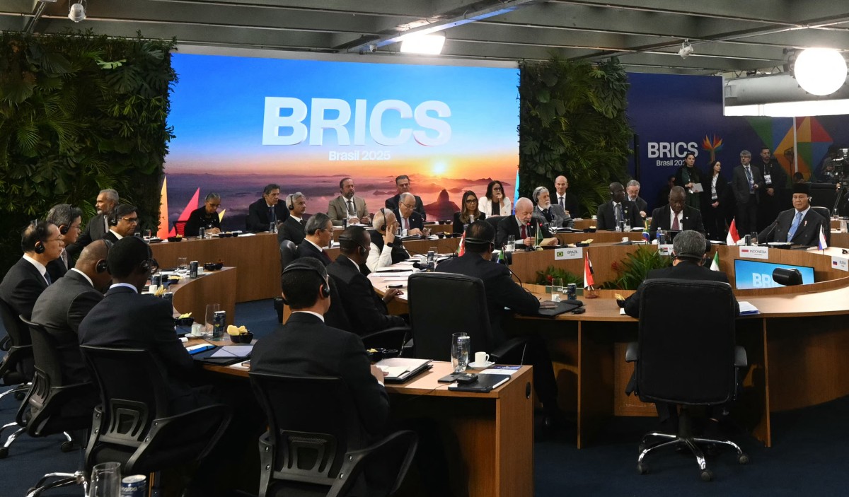 Brazil's President Luiz Inacio Lula da Silva (C) speaks during the first plenary session of the BRICS summit in Rio de Janeiro, Brazil, on July 6, 2025. BRICS leaders meeting in Rio de Janeiro on Sunday are expected to decry US President Donald Trump's "indiscriminate" trade tariffs, saying they are illegal and risk hurting the global economy. (Photo by Mauro PIMENTEL / AFP)