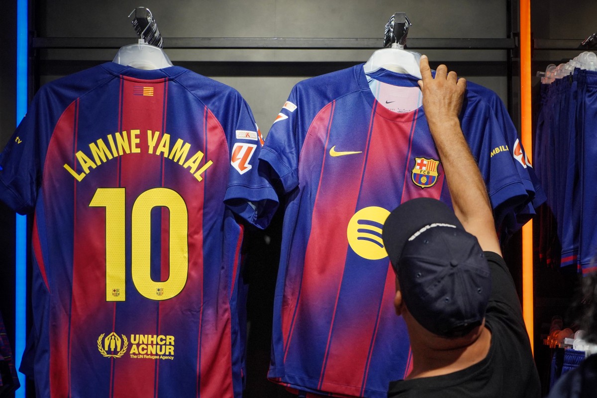 Lamine Yamal's Number 10 Shirt Breaks Sales Records in Barcelona's