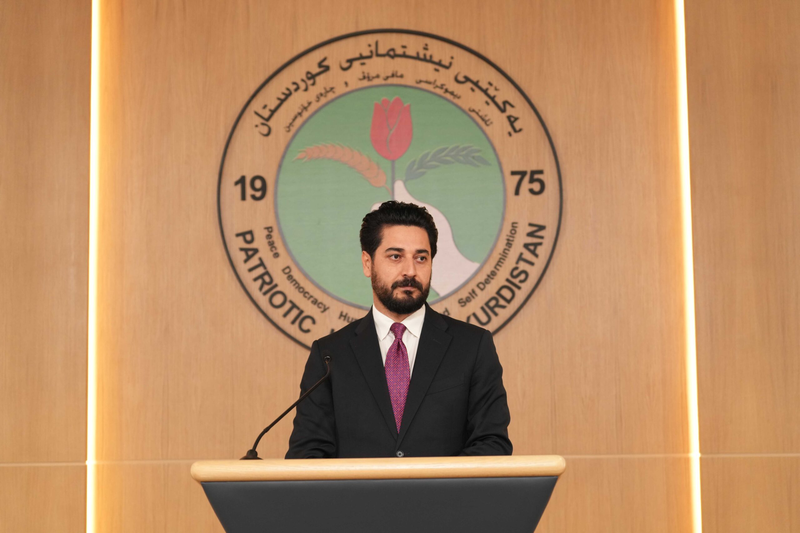 Patriotic Union of Kurdistan (PUK) spokesman Karwan Gaznay speaks at the press conference on 



