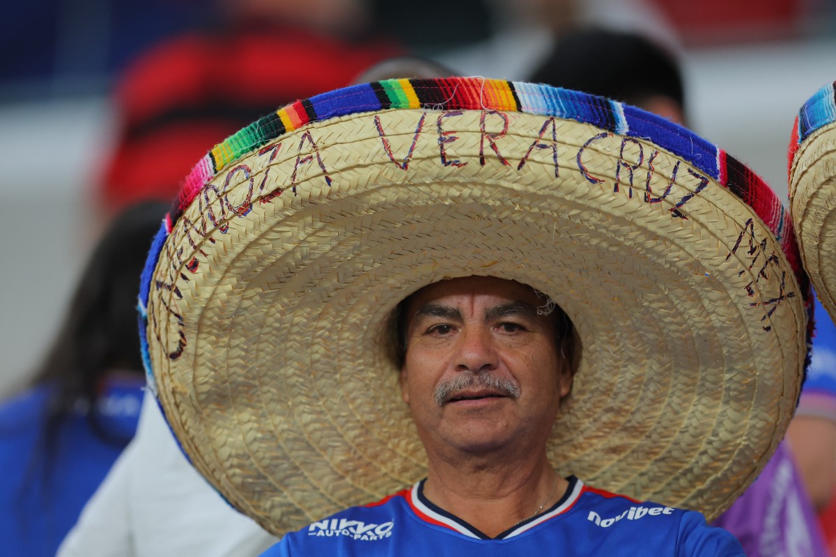 A Cruz Azul supporter reacts during the FIFA Derby of the Americas match between Cruz Azul and Flamengo at Ahmad Bin Ali Stadium in Doha on December 10, 2025. (Photo by Karim JAAFAR / AFP)