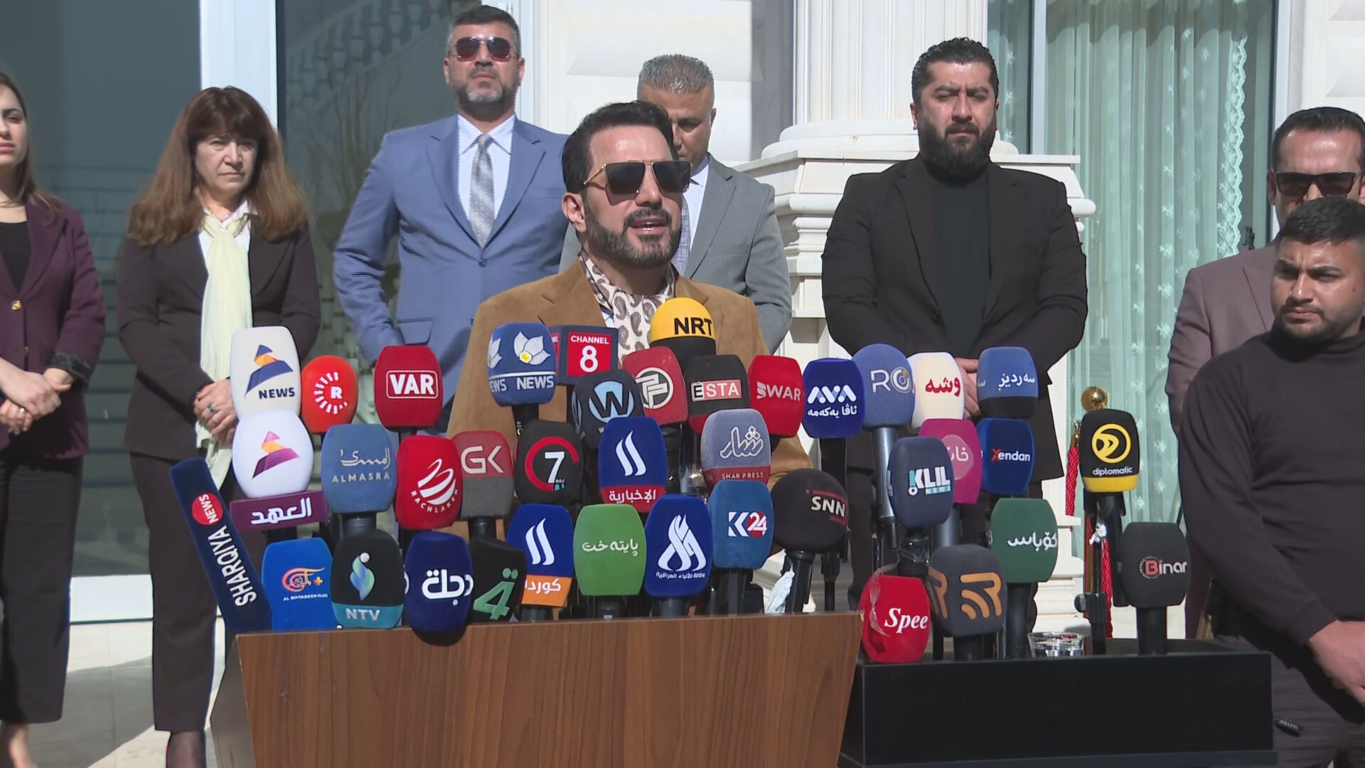 Shaswar Abdulwahid, leader of the New Generation Movement, speaks to reporters on 17 February 2026. Photo: Channel8


















