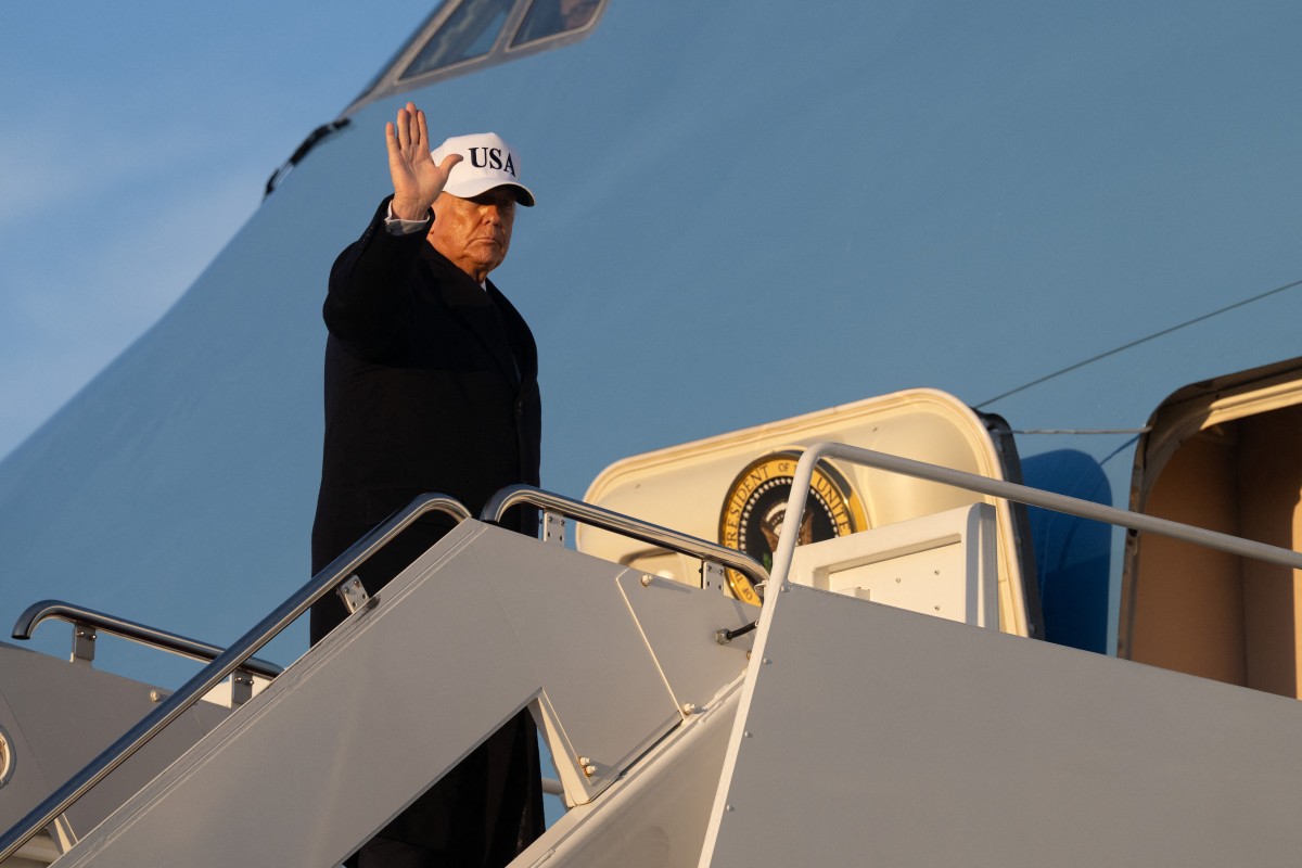 U.S. President Donald Trump waves as he boards Air Force One as he departs Joint Base Andrews in Maryland on March 13, 2026. Photo: Saul Loeb / AFP




