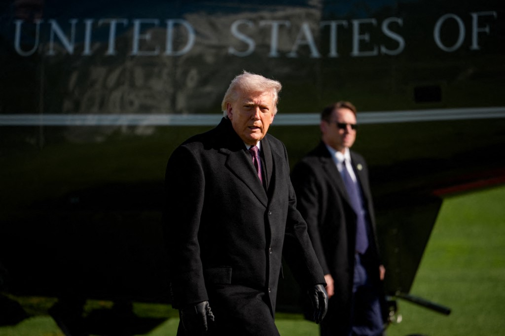 U.S. President Donald Trump steps of Marine One as he returns to the White House on March 18, 2026 in Washington, DC. Photo: Andrew Harnik / Getty Images via AFP
