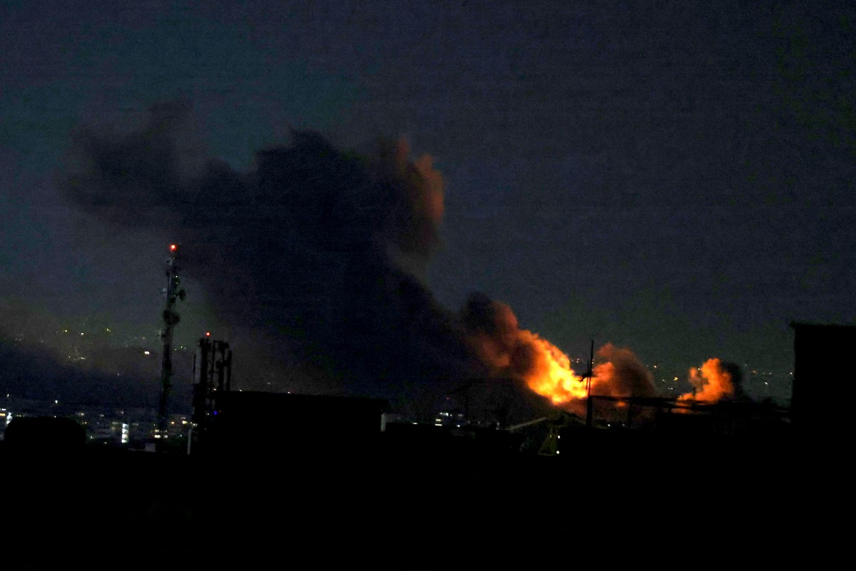 A plume of smoke rises from the site of a strike in Tehran on March 29, 2026. Israel and the United States launched strikes on Iran on February 28, killing the Islamic republic's supreme leader and sparking a war that has since spread across the Middle East. (Photo by ATTA KENARE / AFP) /