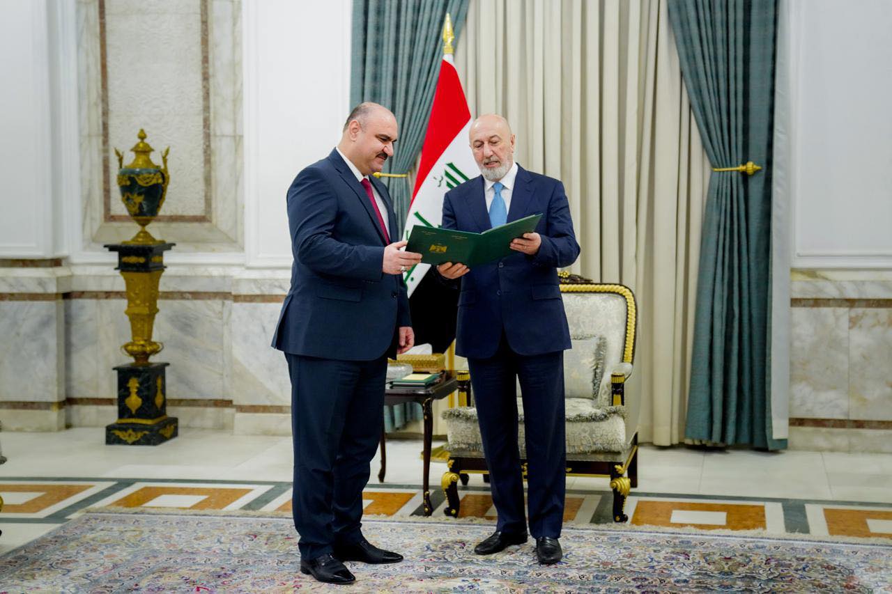 Nizar Amedi, Iraq's President giving Mohammed Samaan his governor appointment decree on April 21, 2026. 
Photo: Iraqi Presidency