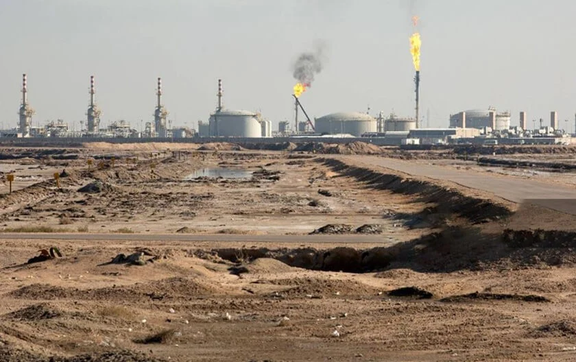 A gas processing plant in Artawi, located near Basra in southern Iraq. Photo: Hussein Faleh / AFP