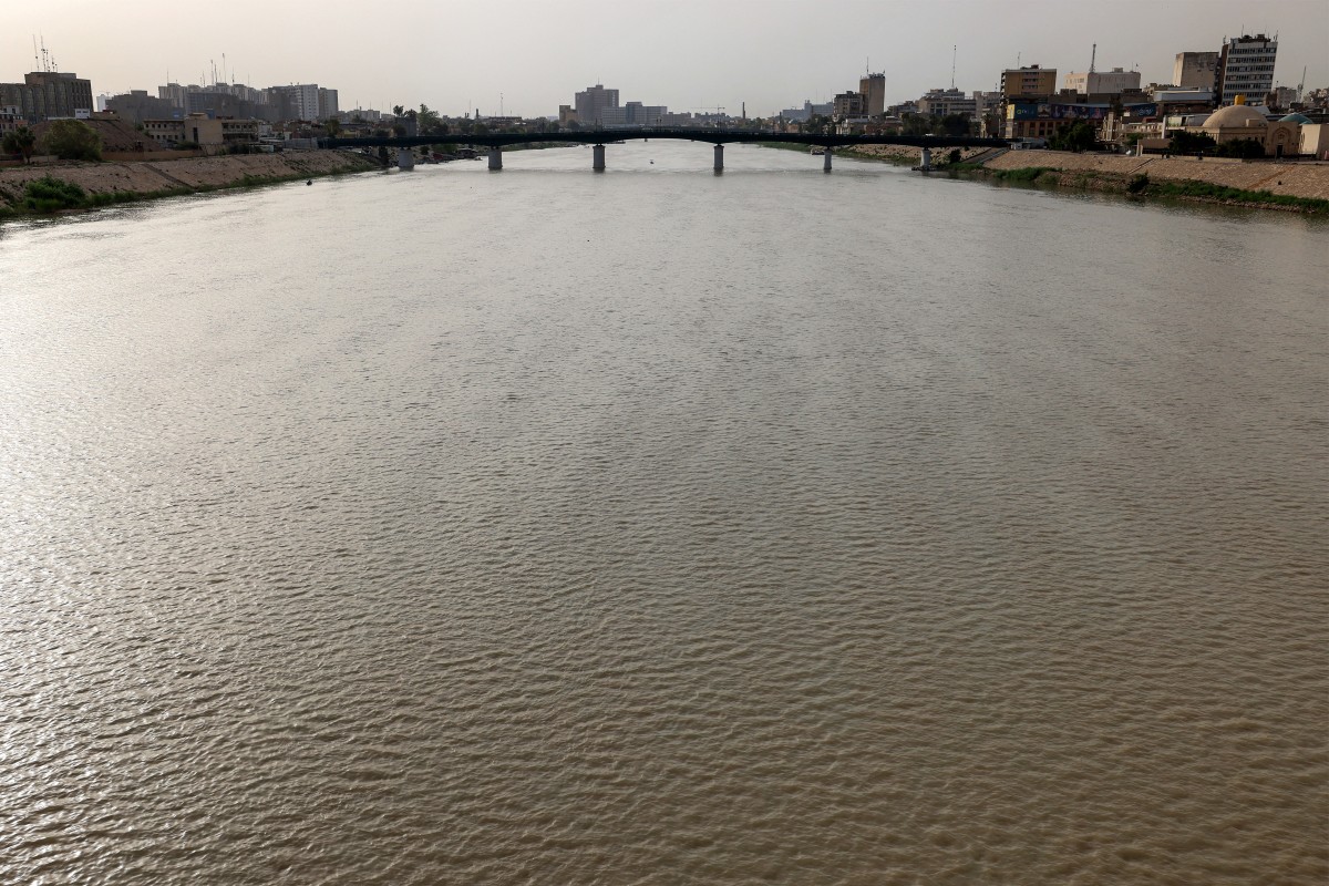 The Tigris river is pictured in central Baghdad on May 4, 2026. The Tigris' water levels have risen due to the rains and floods that have swept across Iraq this winter after years of drought caused by low rainfall. Iraq's water ministry said the reservoirs along the river are almost full, adding that it expects water levels in the Euphrates to rise in the coming days if Syria releases water from its dams. (Photo by AHMAD AL-RUBAYE / AFP)