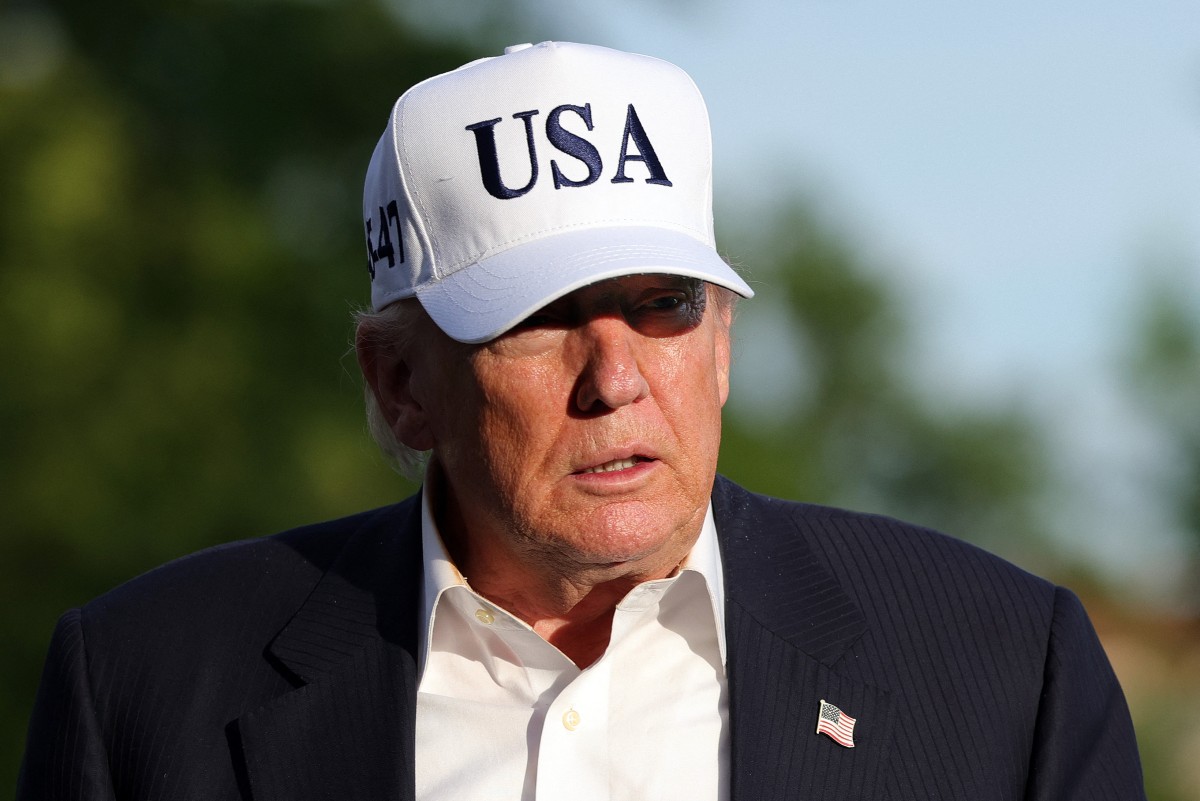 WASHINGTON, DC - MAY 15: U.S. President Donald Trump returns to the White House on May 15, 2026 in Washington, DC. President Trump is returning to Washington from his trip to China, where he and President Xi addressed ways to enhance bilateral economic cooperation and investment, and agreed that Iran should not be allowed to have a nuclear weapon.  (Photo by Kevin Dietsch / GETTY IMAGES NORTH AMERICA / Getty Images via AFP)