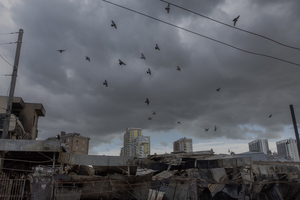 Pigeons fly over a heavily damaged local market following Russian strikes near the Lukianivska metro station in Kyiv on May 27, 2026, amid the Russian invasion of Ukraine. (Photo by Roman PILIPEY / AFP)