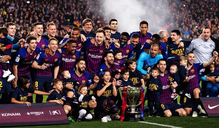 Barcelona's players celebrate with the trophy after a Spanish league soccer match between FC Barcelona and Levante in Barcelona, Spain, on April 27, 2019. FC Barcelona won 1-0 and claimed the Spanish league champion with three matches to spare. Xinhua/Joan Gosa