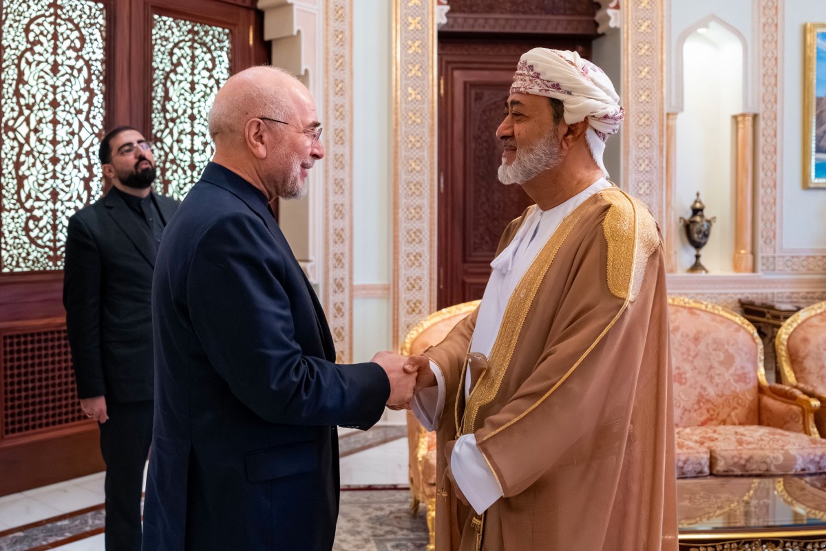 This handout picture released by the Omani News Agency shows Oman's Sultan Haitham bin Tarik (R) receiving Iranian Parliament Speaker and chief negotiator Mohammad Bagher Ghalibaf in Muscat on June 23, 2026. Oman and Iran will study the future administration of the Strait of Hormuz and charging for service "costs", they said in a joint statement, insisting on their maritime sovereignty in the vital waterway. (Photo by Omani News Agency / AFP) 