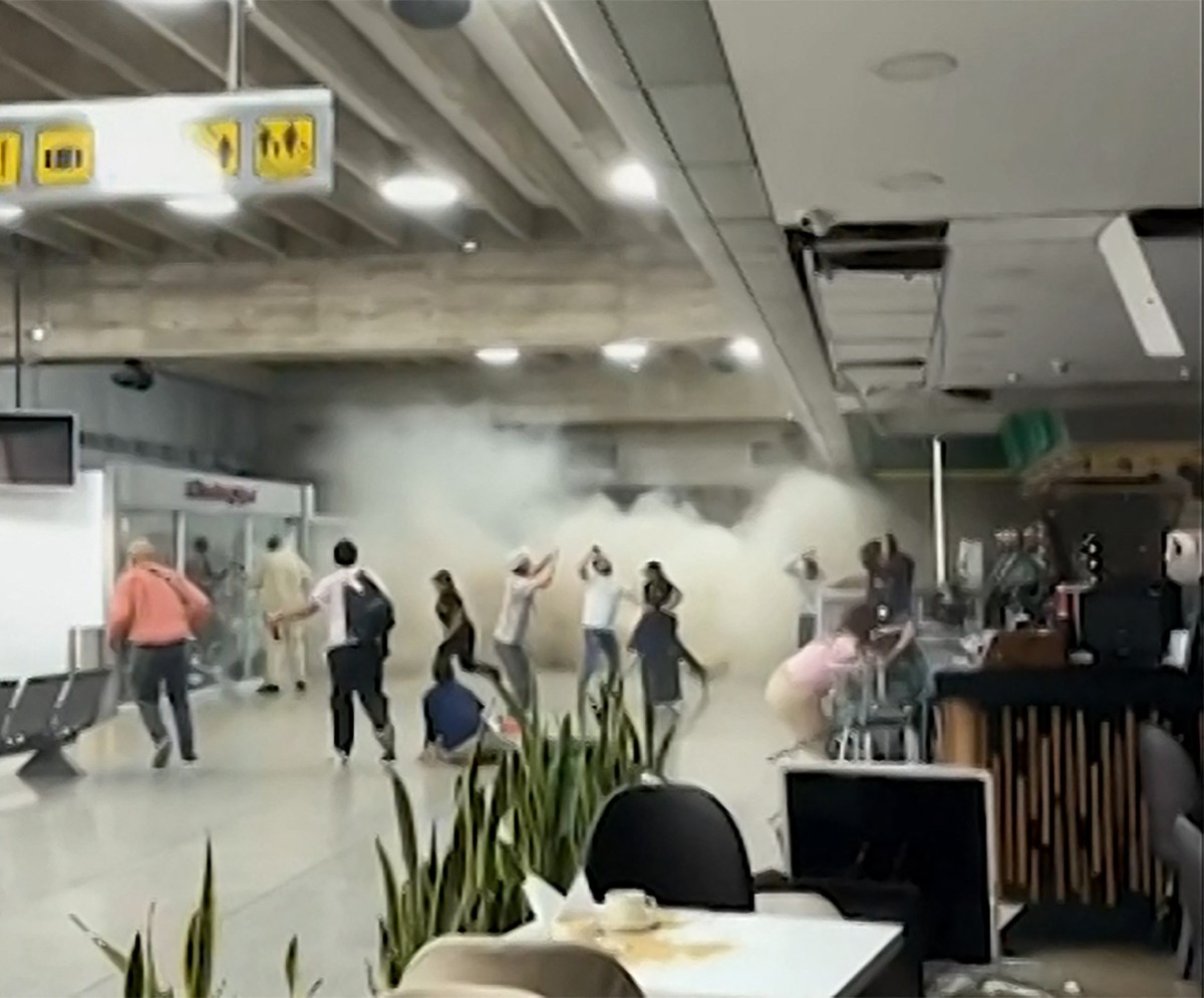 An image grabs obtained on June 25, 2026 from UGC images published on the official Instagram account of Venezuelan Deputy for the State of Barinas Wilmer Azuaje allegedly shows parts of the Simon Bolivar airport collapsing on June 25, 2026.
