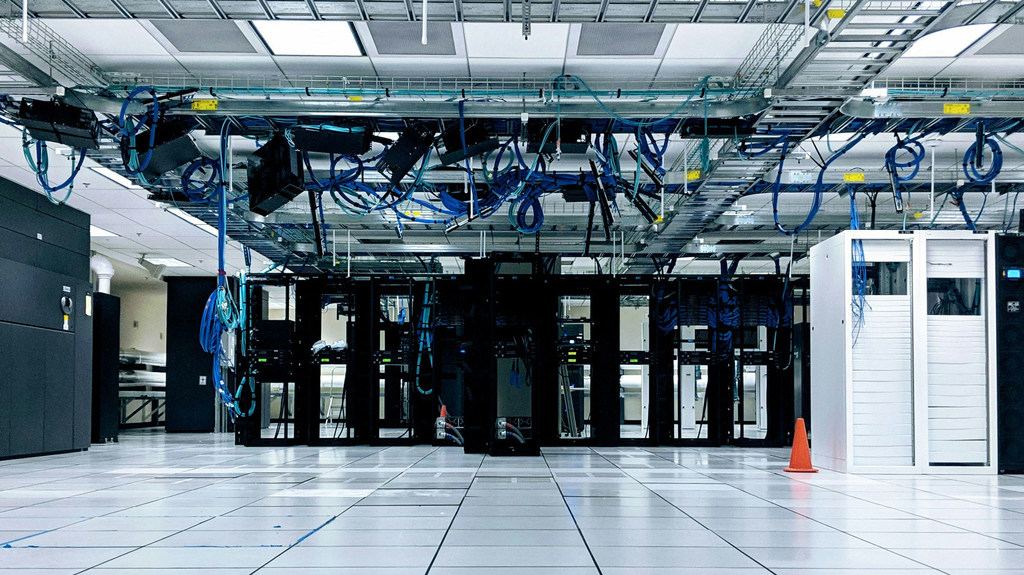 Photo of a Data Center. Photo: Unsplash