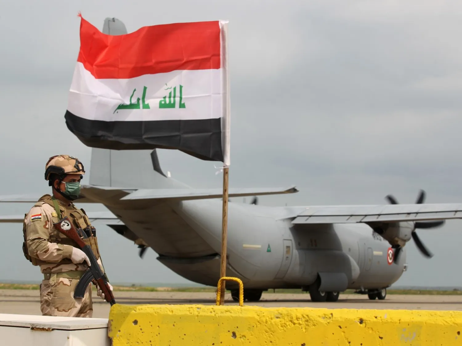 An Iraqi soldier stands guard near a US military air carrier at the Qayyarah Airfield West, Mosul (File photo: AFP)