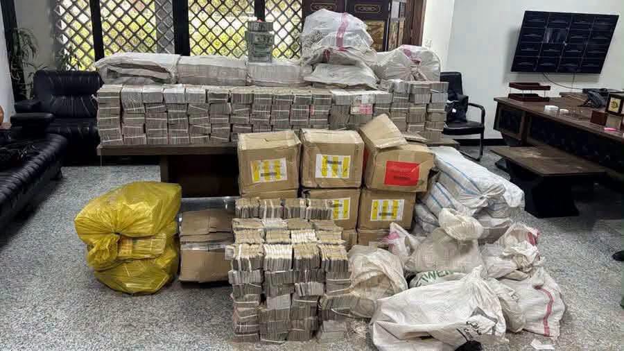 According to data from the Supreme Judicial Council and the Joint Operations Command, a total of 219,000,000,000 Iraqi dinars (IQD) and 85,000,000 US dollars (USD) have been seized in cash so far.
