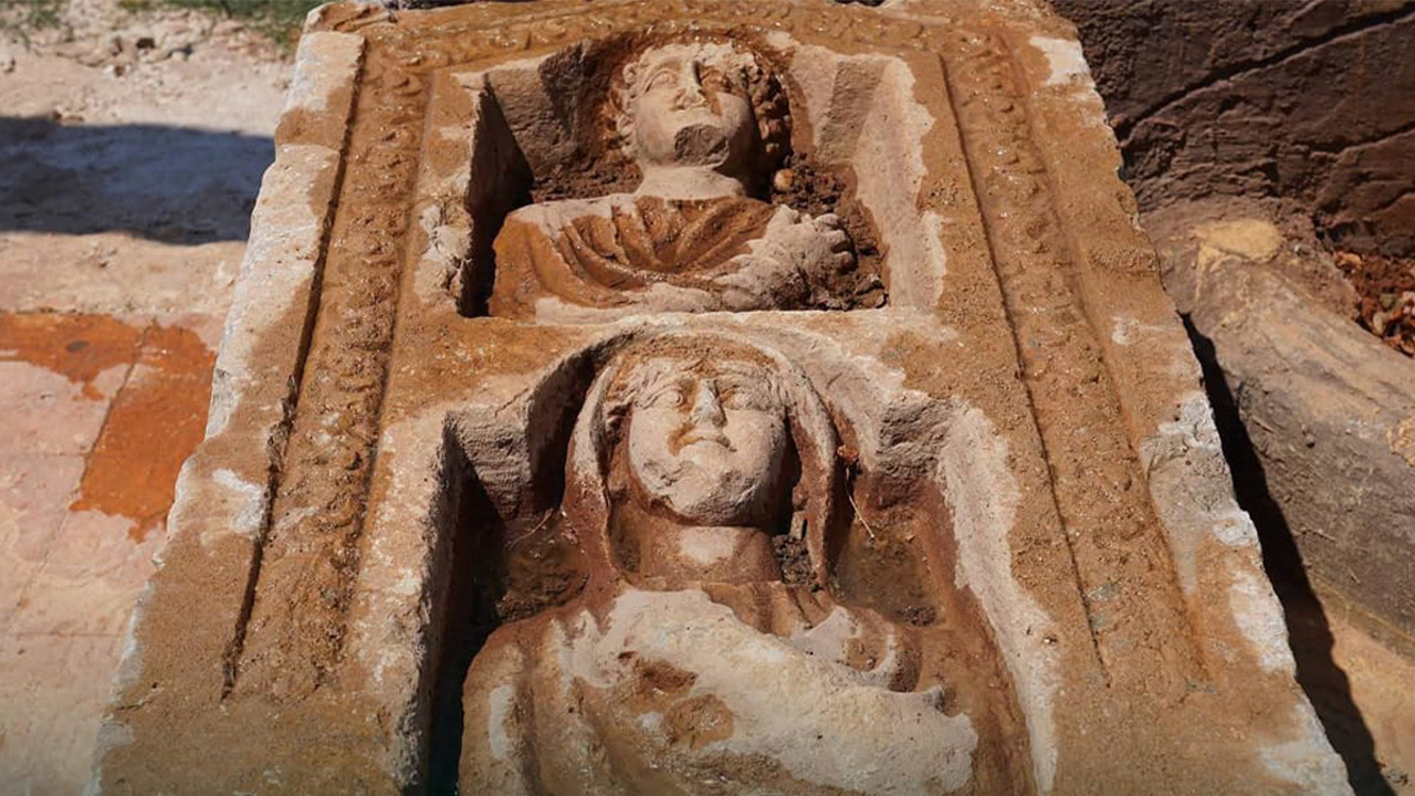 A collection of ancient artifacts bearing old Latin inscriptions has been discovered in a village in the Bulbul sub-district of Afrin, Rojava (Western Kurdistan)