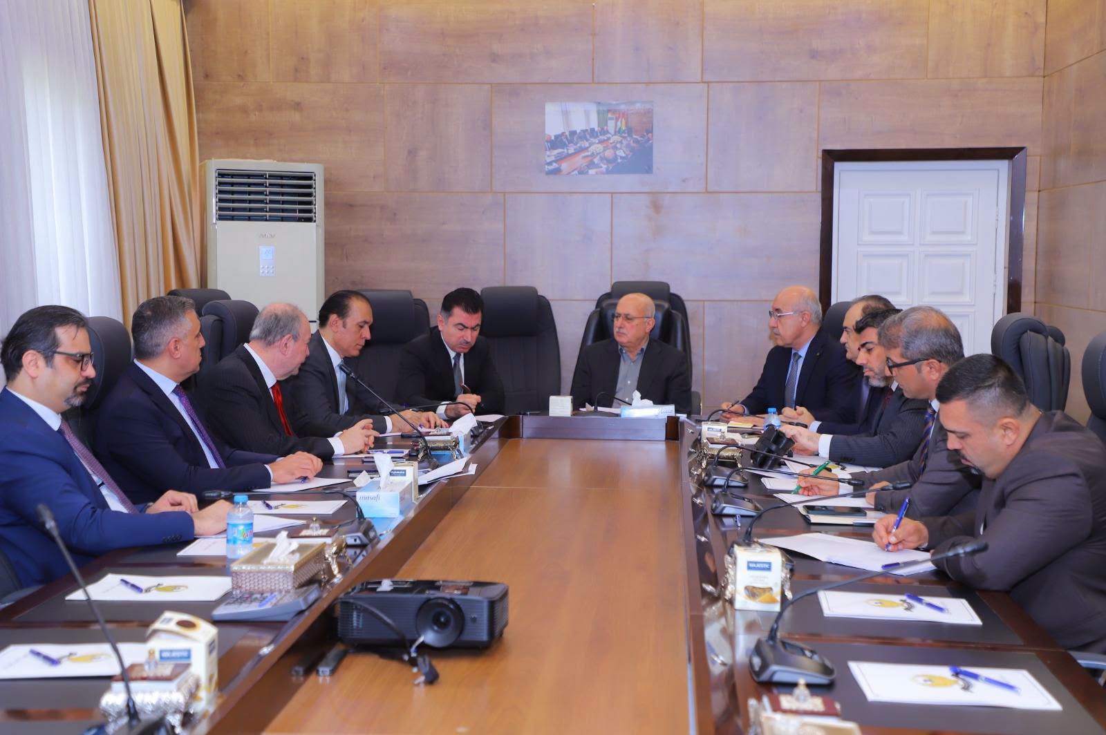 The meeting of Awat Sheikh Janab, the Minister of Finance of the Kurdistan Regional Government's caretaker government, with relevant parties to discuss Iraq's 2027 budget.