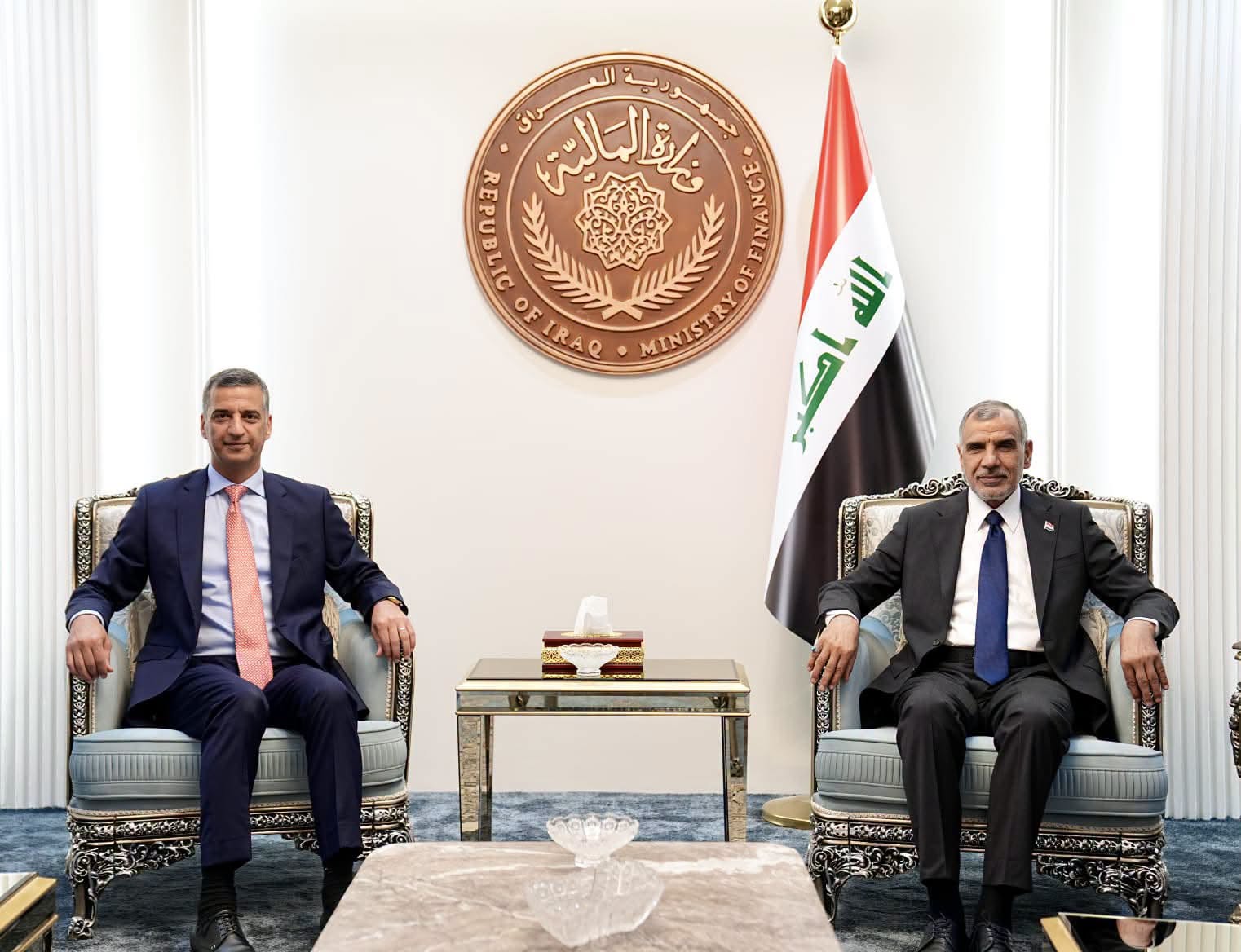 Iraqi Minister of Finance Faleh al-Sari (right) meets with Central Bank Governor Nizar Naser Hussein (left) to discuss strengthening financial coordination and supporting economic stability under current challenges.