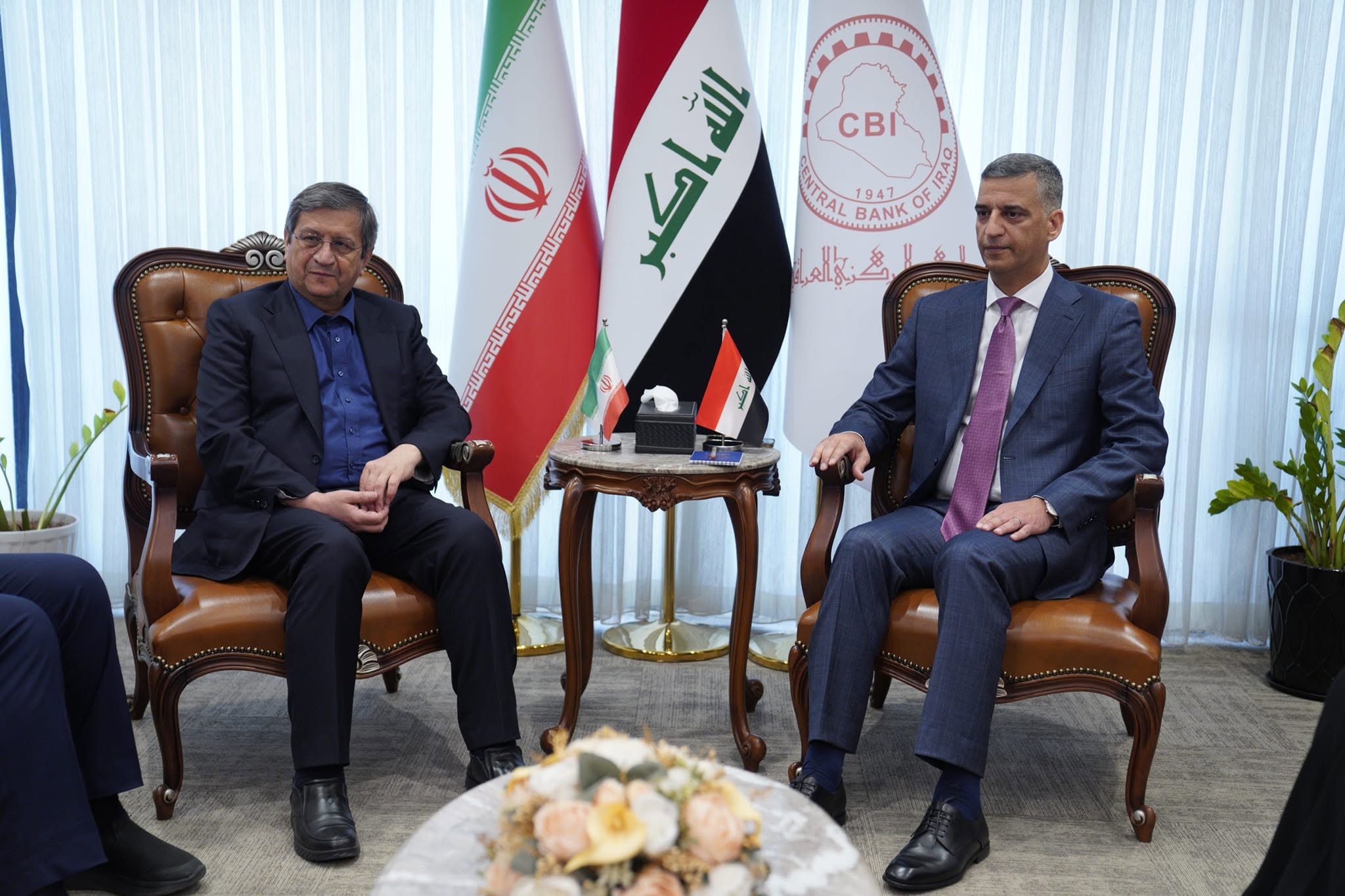 Iraq’s Central Bank Governor Nizar Nasser Hussein received Iran’s Central Bank Governor Abdulnaser Hemmati at the Central Bank of Iraq headquarters in Baghdad.