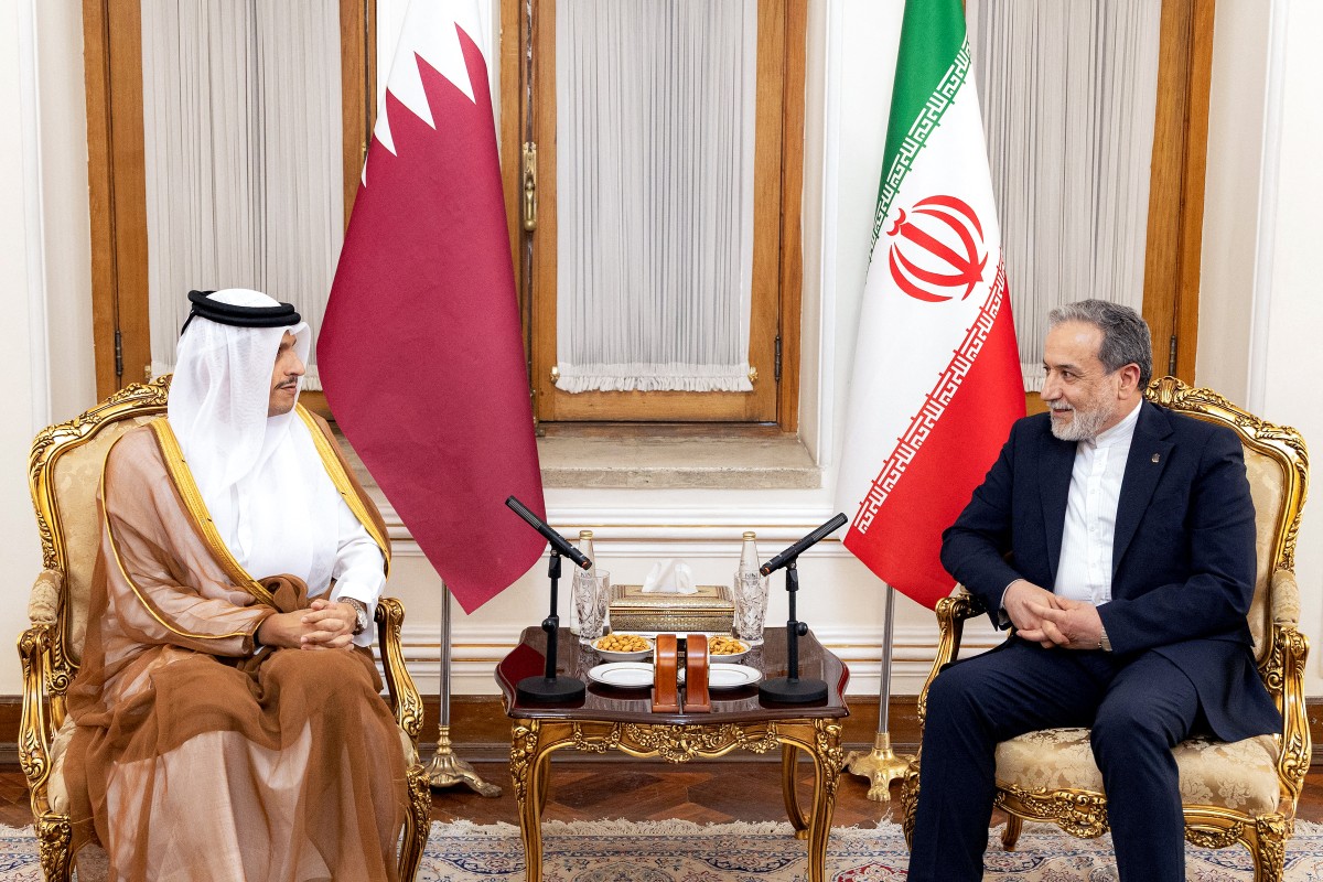 This handout picture released by the Qatari Ministry of Foreign Affairs shows Qatar's Prime Minister and Foreign Minister Sheikh Mohammed bin Abdulrahman bin Jassim Al-Thani (L) meeting with Iran's Foreign Minister Abbas Araghchi (R) in Tehran on August 27, 2026. (Photo by QATARI MINISTRY OF FOREIGN AFFAIRS / AFP)  